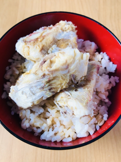鯛もお米もふっくらとした感じに炊くことができました。
鯛の旨みがしっかり出ていて、丁度いい味付けにできて美味しかったです。