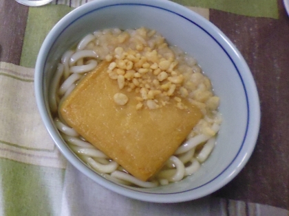 天かすとかまぼこうどん