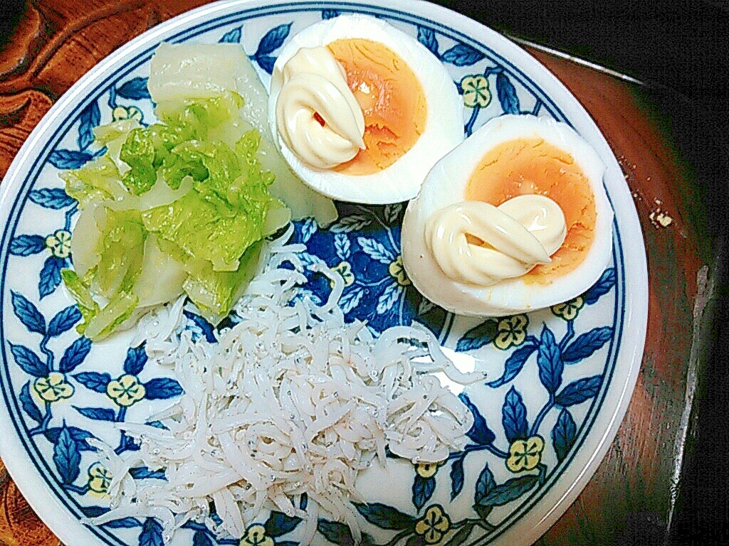 岡崎おうはん茹で卵と特製マヨネーズしらす白菜サラダ