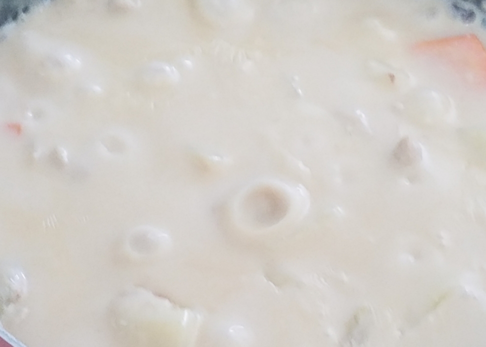 牛乳で作るクリームシチュー