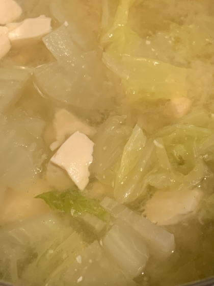 豆腐、大根、白菜の味噌汁