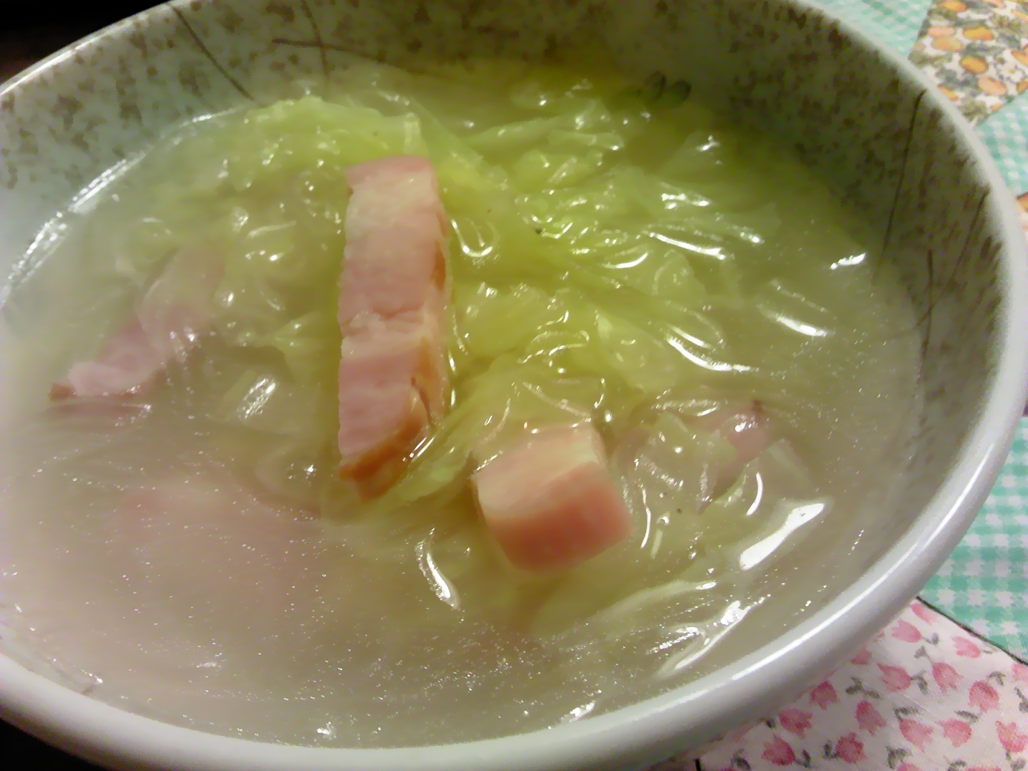 白菜とベーコンの春雨スープ