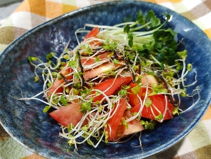 和えるだけ♡トマトとスプラウトの塩昆布サラダ
