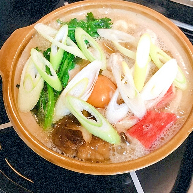 あったまりましょう☆春菊と椎茸と豚肉の鍋焼きうどん