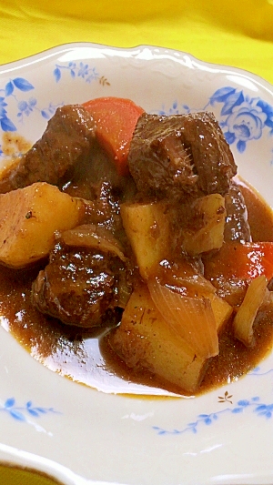 甘めが美味しい！牛肉のトマトワイン煮