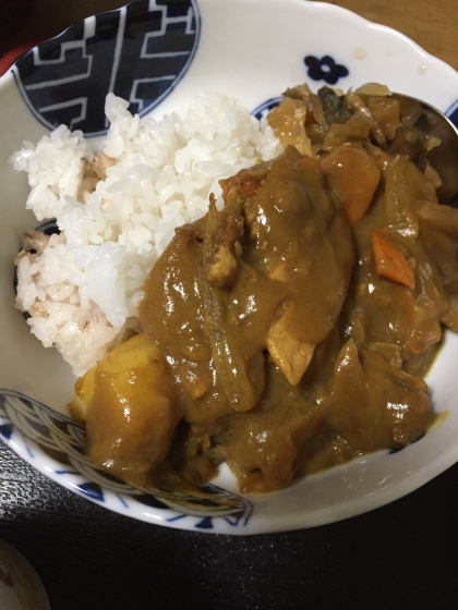 旨味たっぷり♪トマトチキンカレー