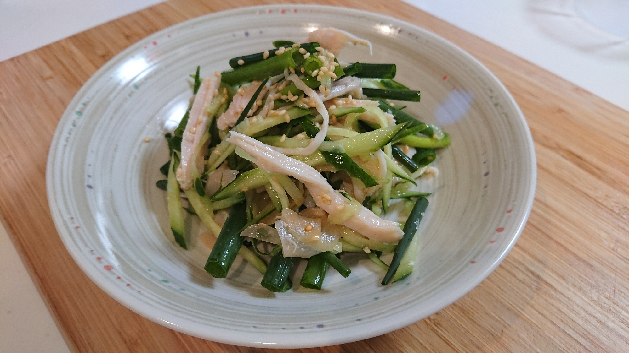 夏にさっぱり  きゅうりとチキンのサラダ