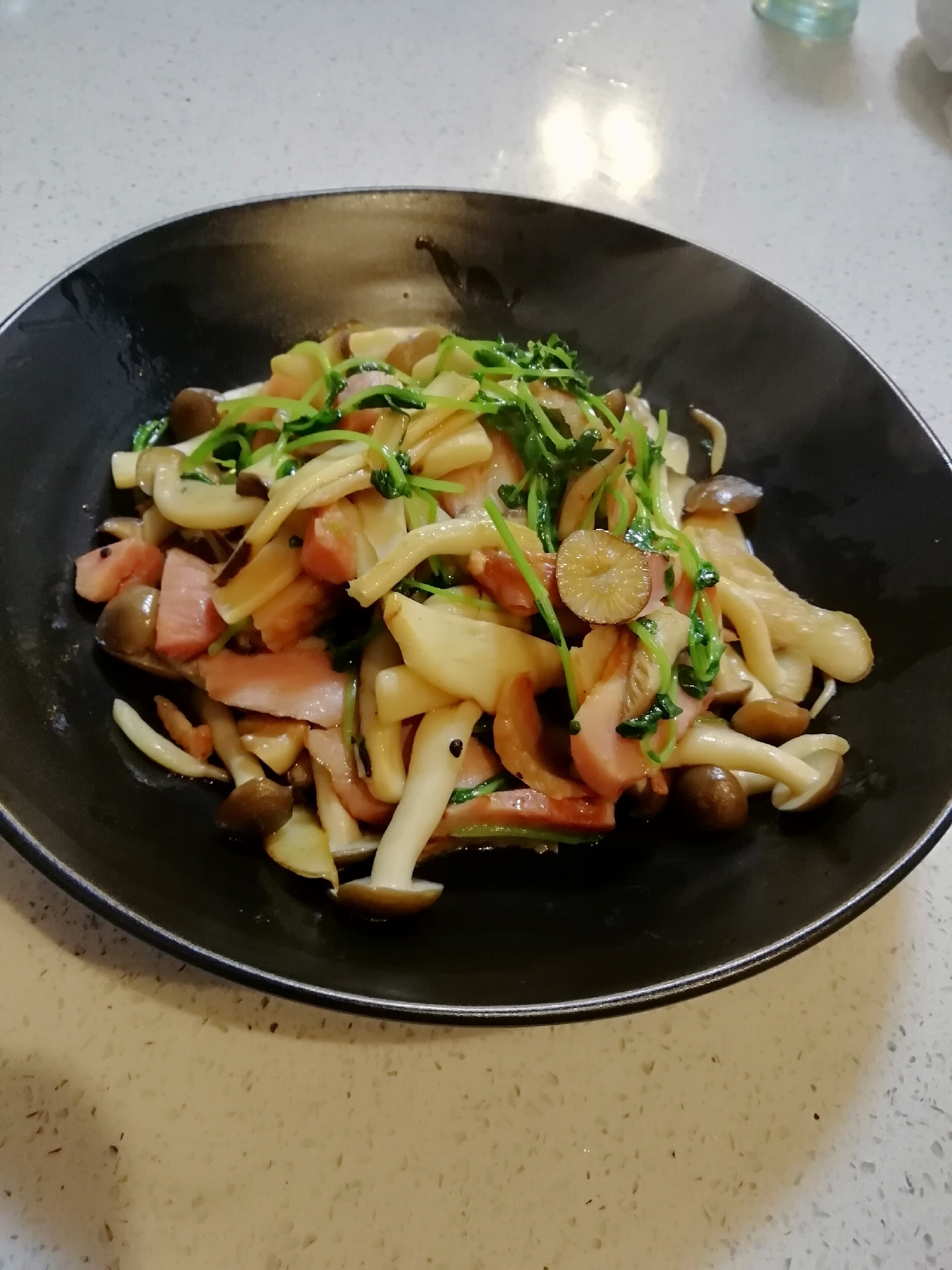 簡単☆パパ飯☆豆苗ときのこのソテー