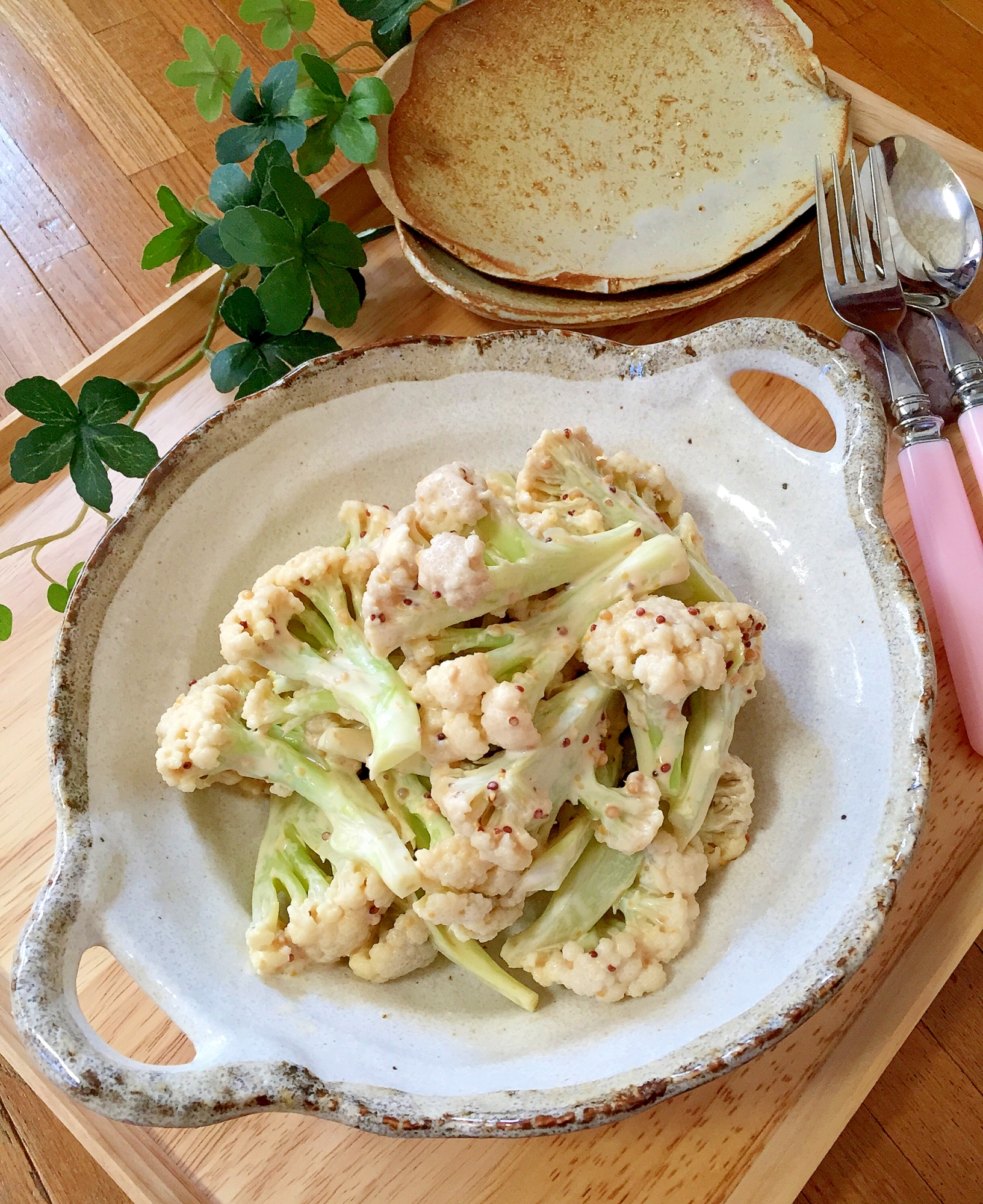 バクバク食べられる♪カリフラワーの粒マスタード和え