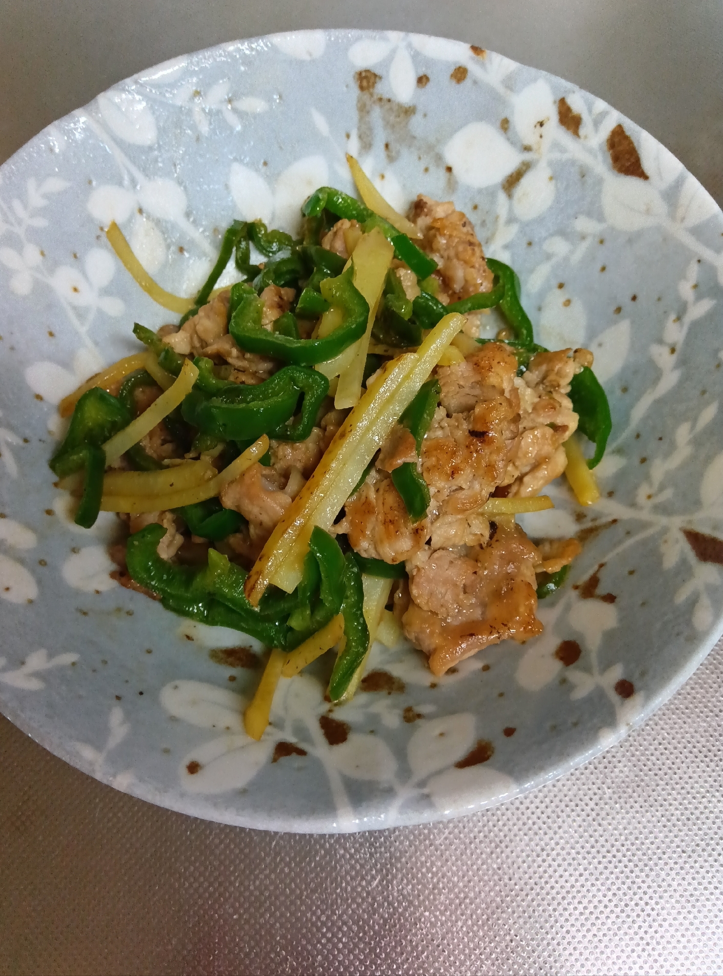 豚肉 ピーマン じゃがいもの細切り炒め