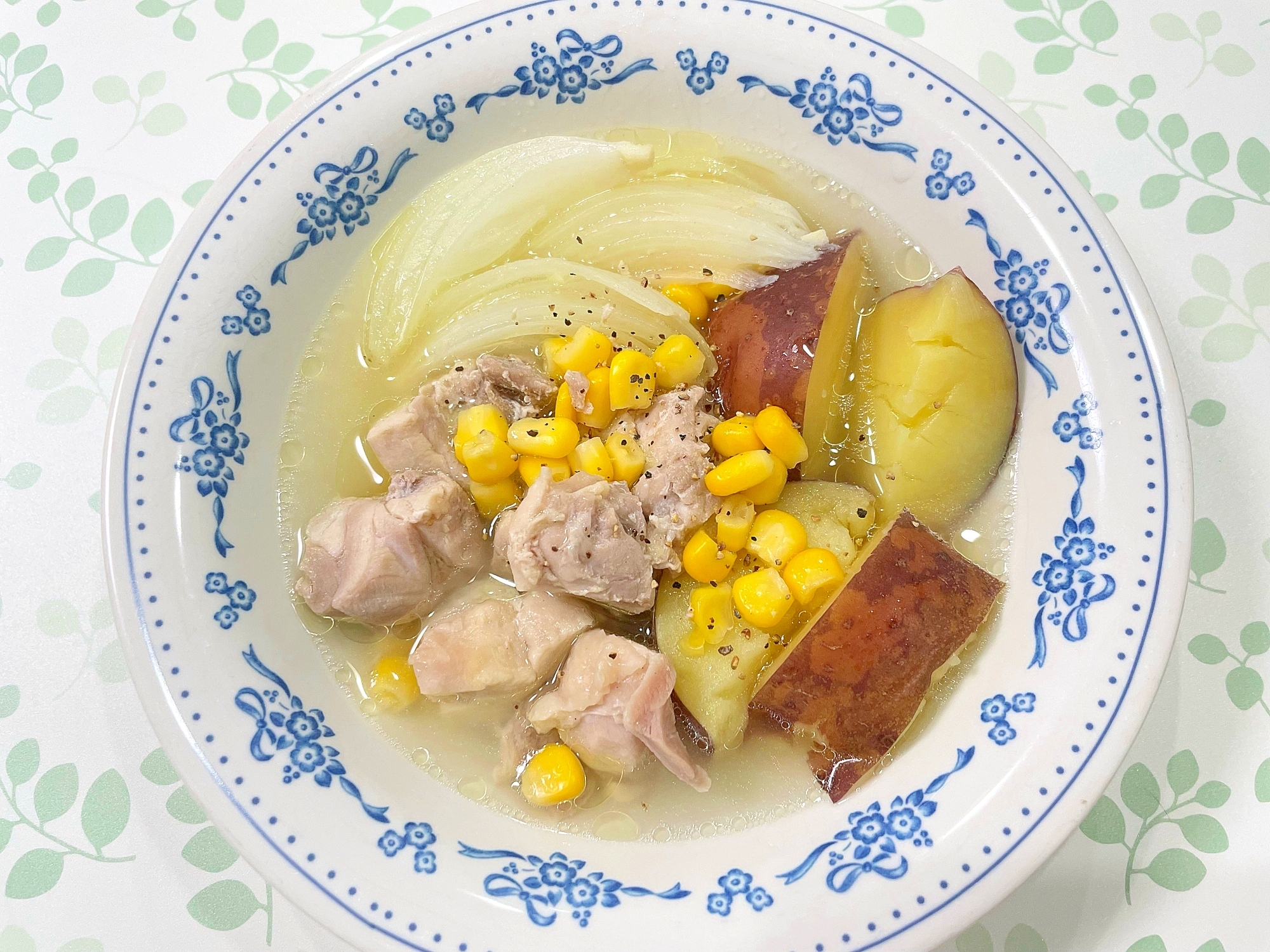 鶏もも肉とグランドペチカのスープ煮