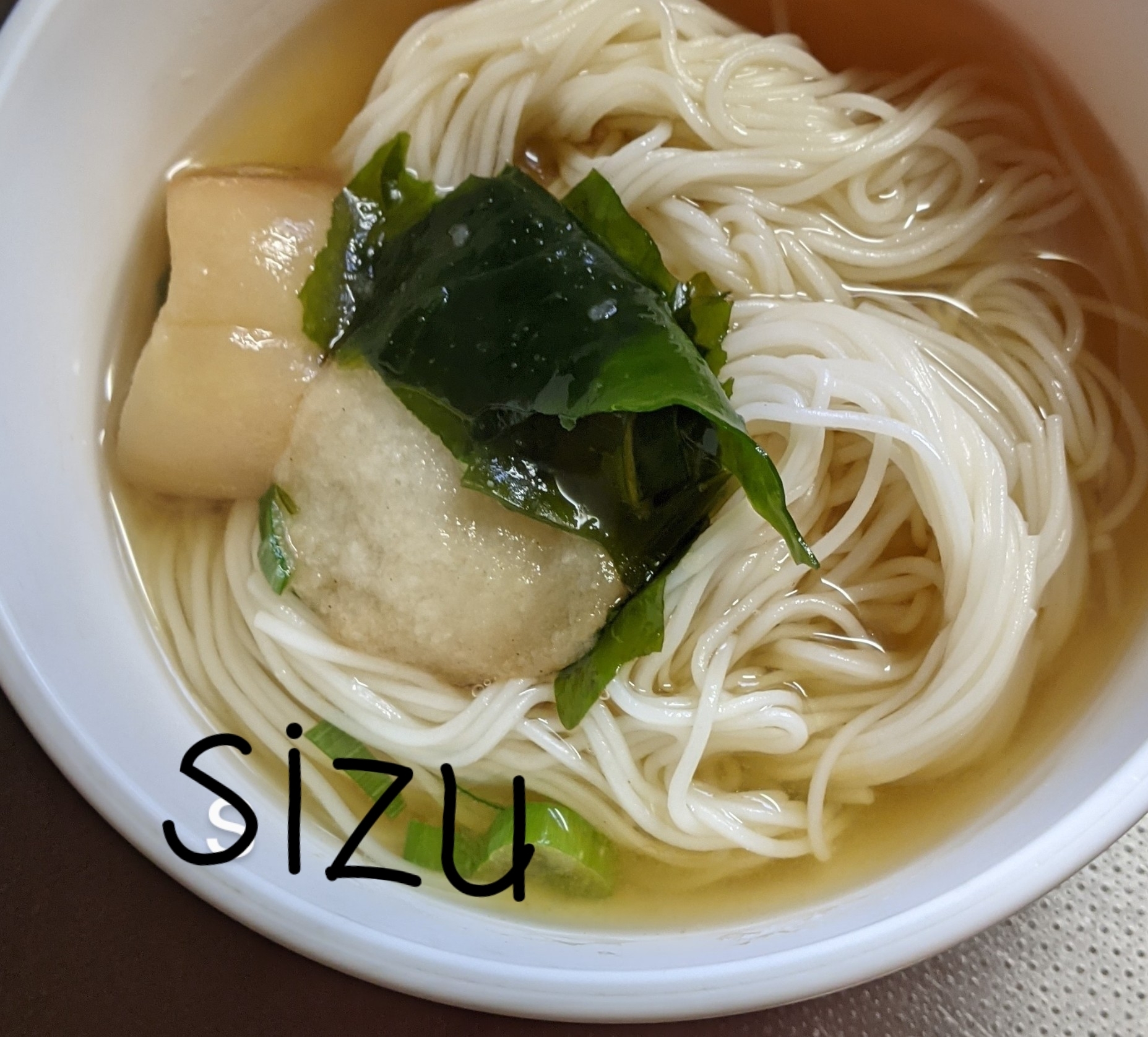 余った素麺で作る★わかめと麩の温麺