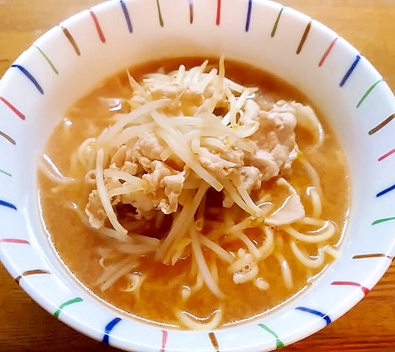 焼きそば麺で☆豚もやし味噌ラーメン