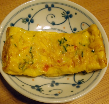 お弁当用に作りました

卵焼きは鰹だしで味付けする事が多いのですが、鶏がらスープの味も良いですね
美味しかったです
ご馳走様でした☆