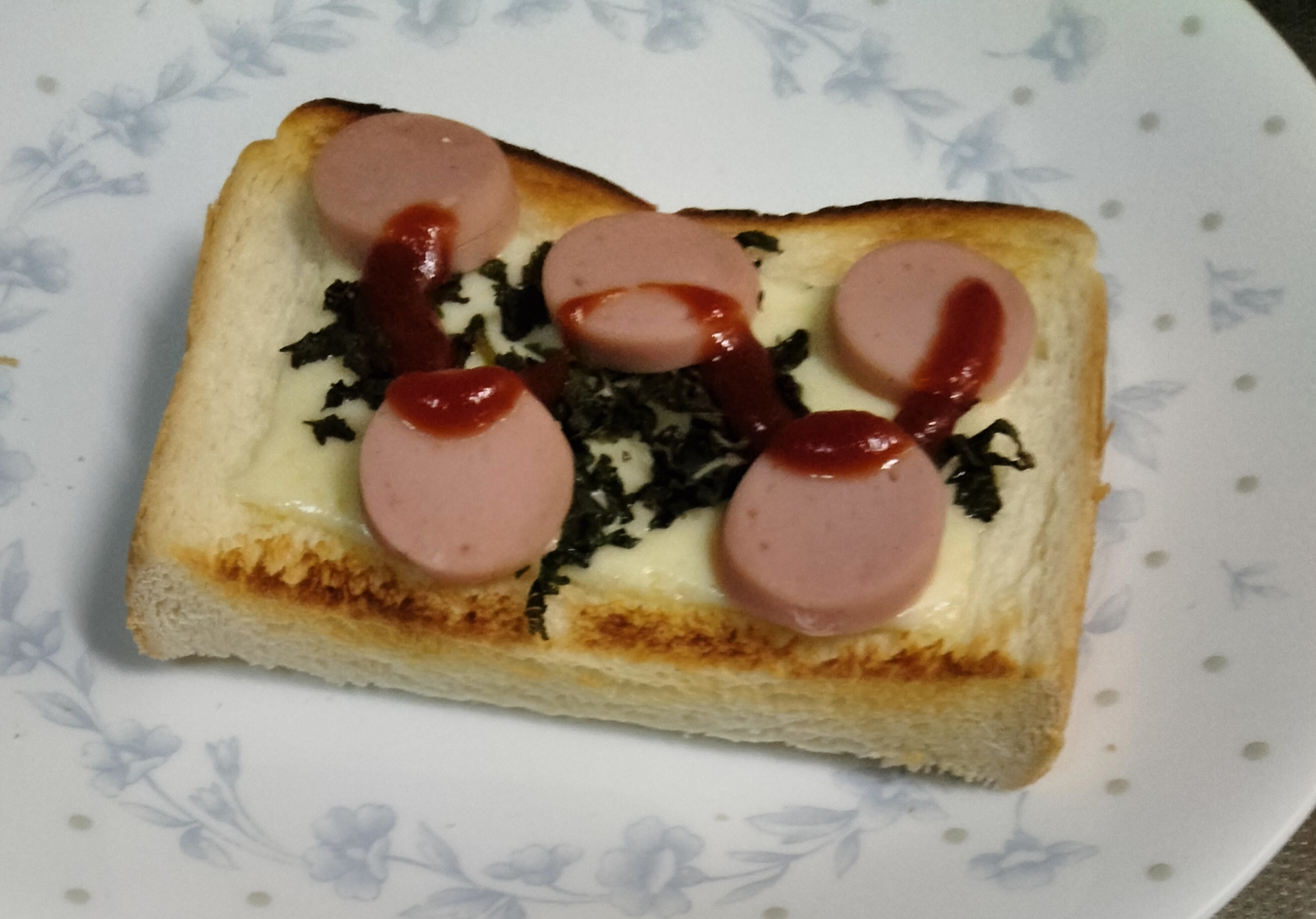 チーズトーストアレンジ 大葉&魚肉ソーセージ