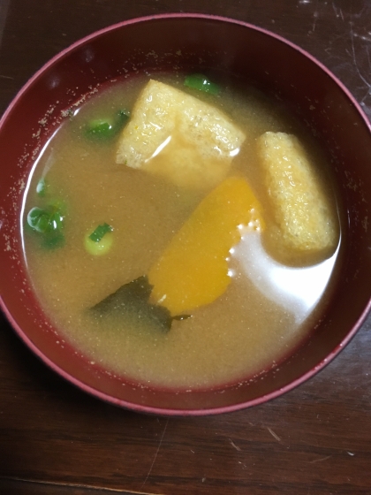 かぼちゃと油揚げわかめの味噌汁