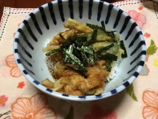 片栗粉を使う丼ツユが珍しいなと思って作りました。弱火でフツフツ作って、前日の天ぷらを美味しくいただく事が出来ました。