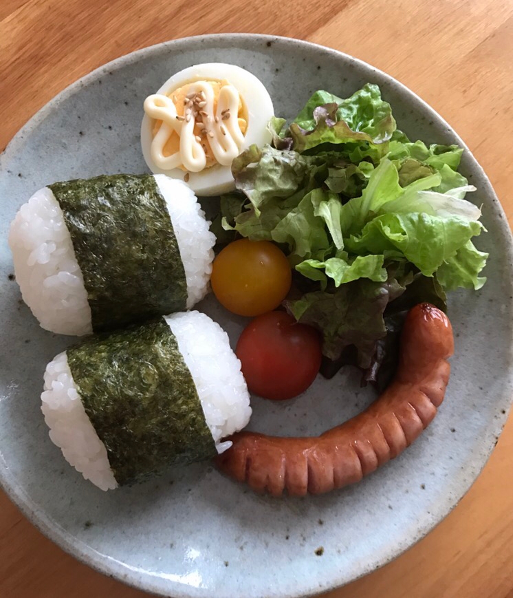 海苔巻き俵おむすびの朝ごはんプレート