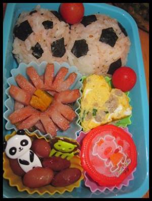 サッカーボールのオニギリ弁当 レシピ 作り方 By 我家の 毎日ゴハン 楽天レシピ