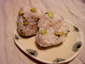 簡単 ヘルシー ひたし豆入り雑穀おにぎり レシピ 作り方 By ミタ フーコ 楽天レシピ