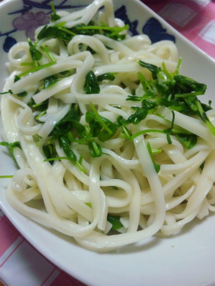 出汁が効いてる！　「豆苗入りぶっかけうどん」♪♪