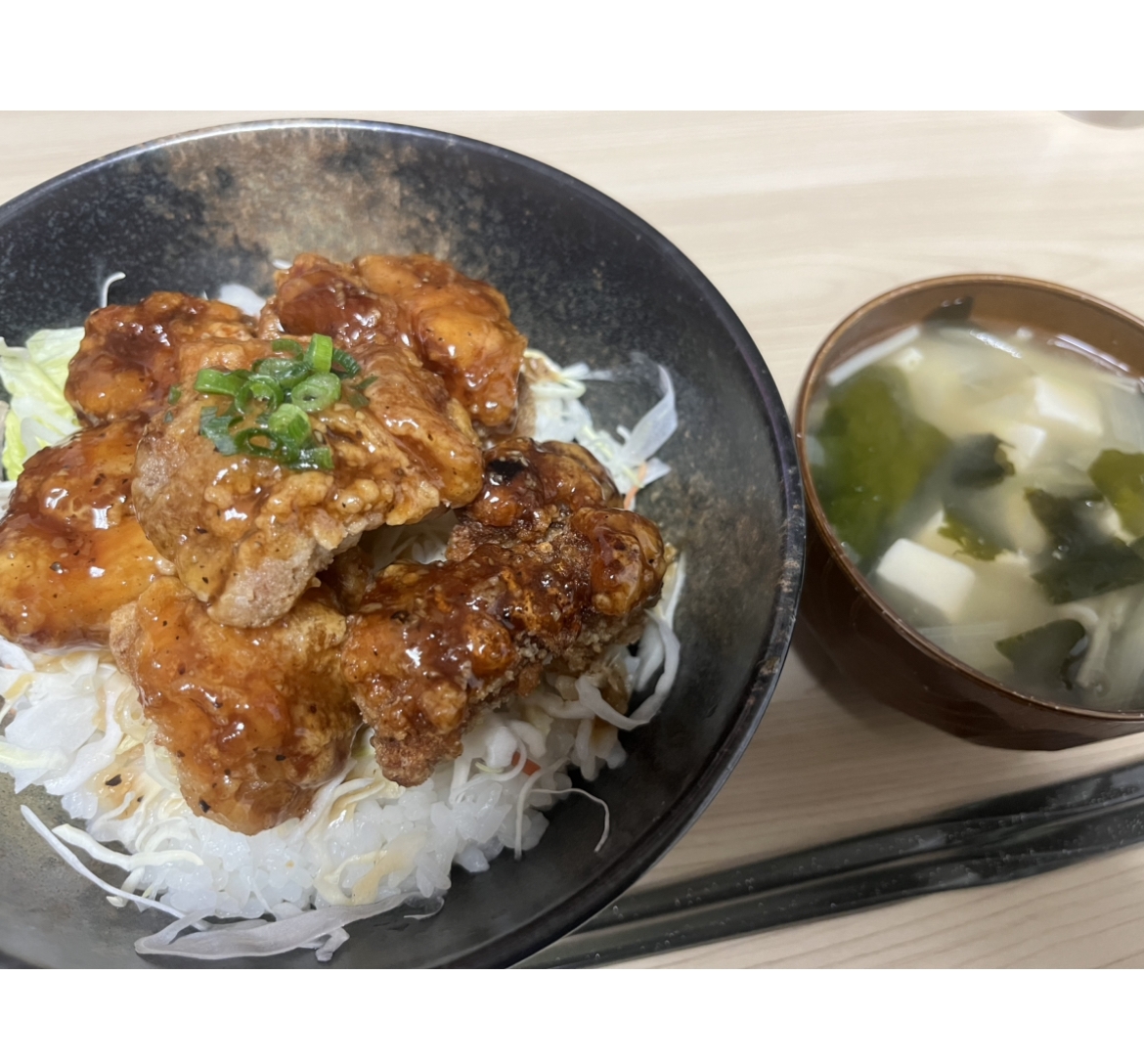 ご飯が進む 唐揚げ丼