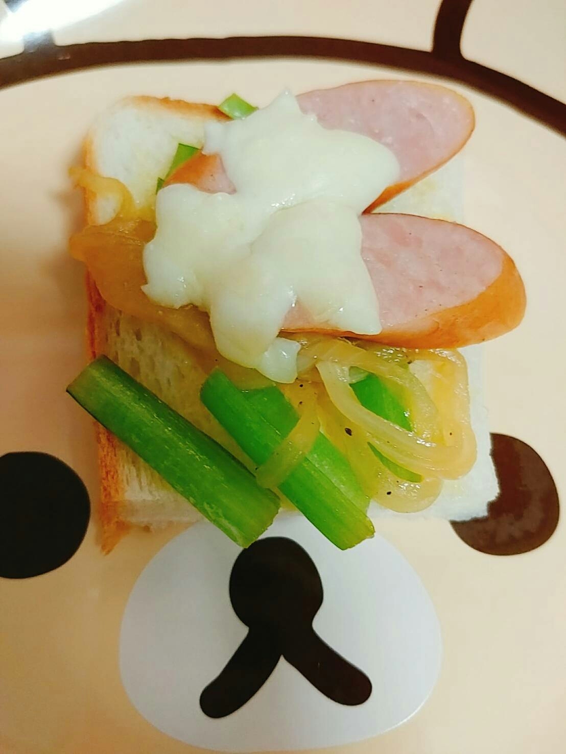 小松菜、ウインナー、玉ねぎ炒めチーズおやつパン