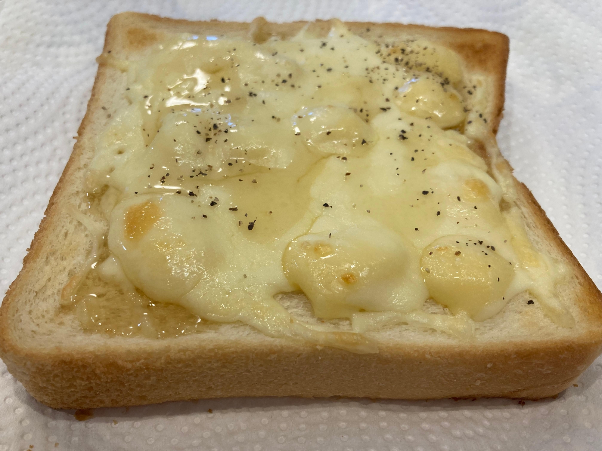 チーズ好き必見！クワトロ・フォルマッジ風トースト