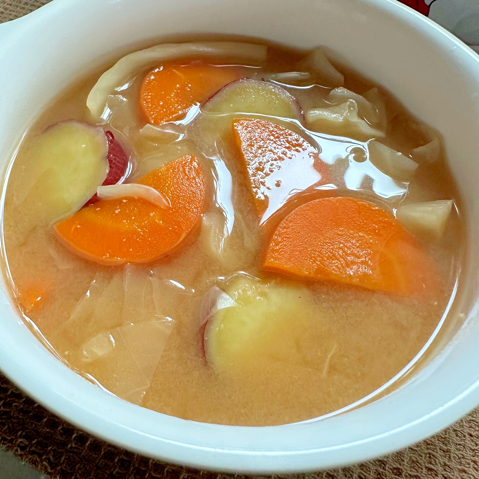 にんじんとさつまいもとキャベツの味噌汁⚘⠜*+