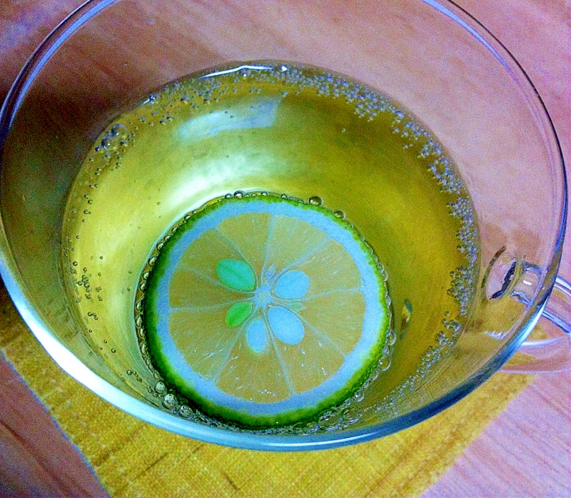 すだちで レモンチェッロのサワーカクテル レシピ 作り方 By Bebe2936 楽天レシピ