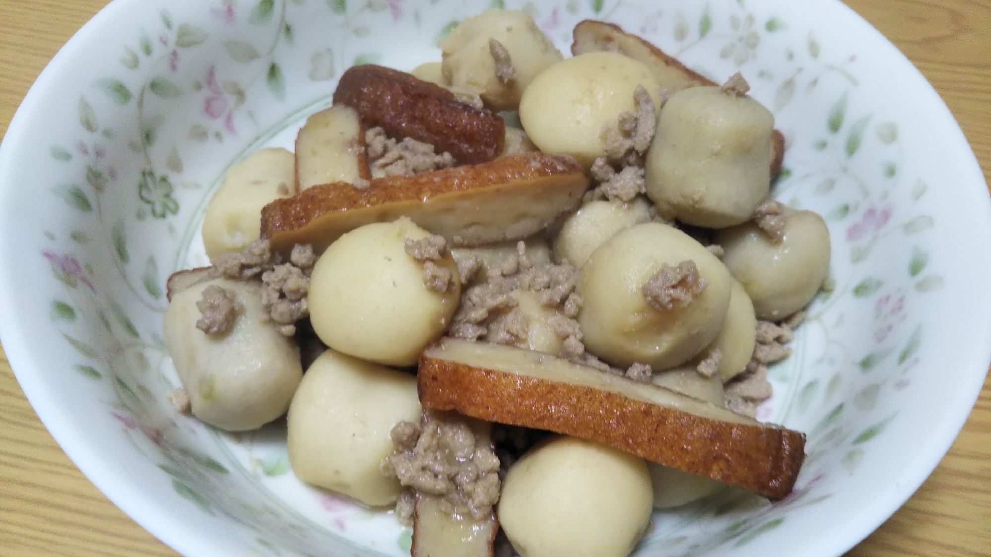 冷凍里芋と豚ひき肉とさつま揚げの煮物☆
