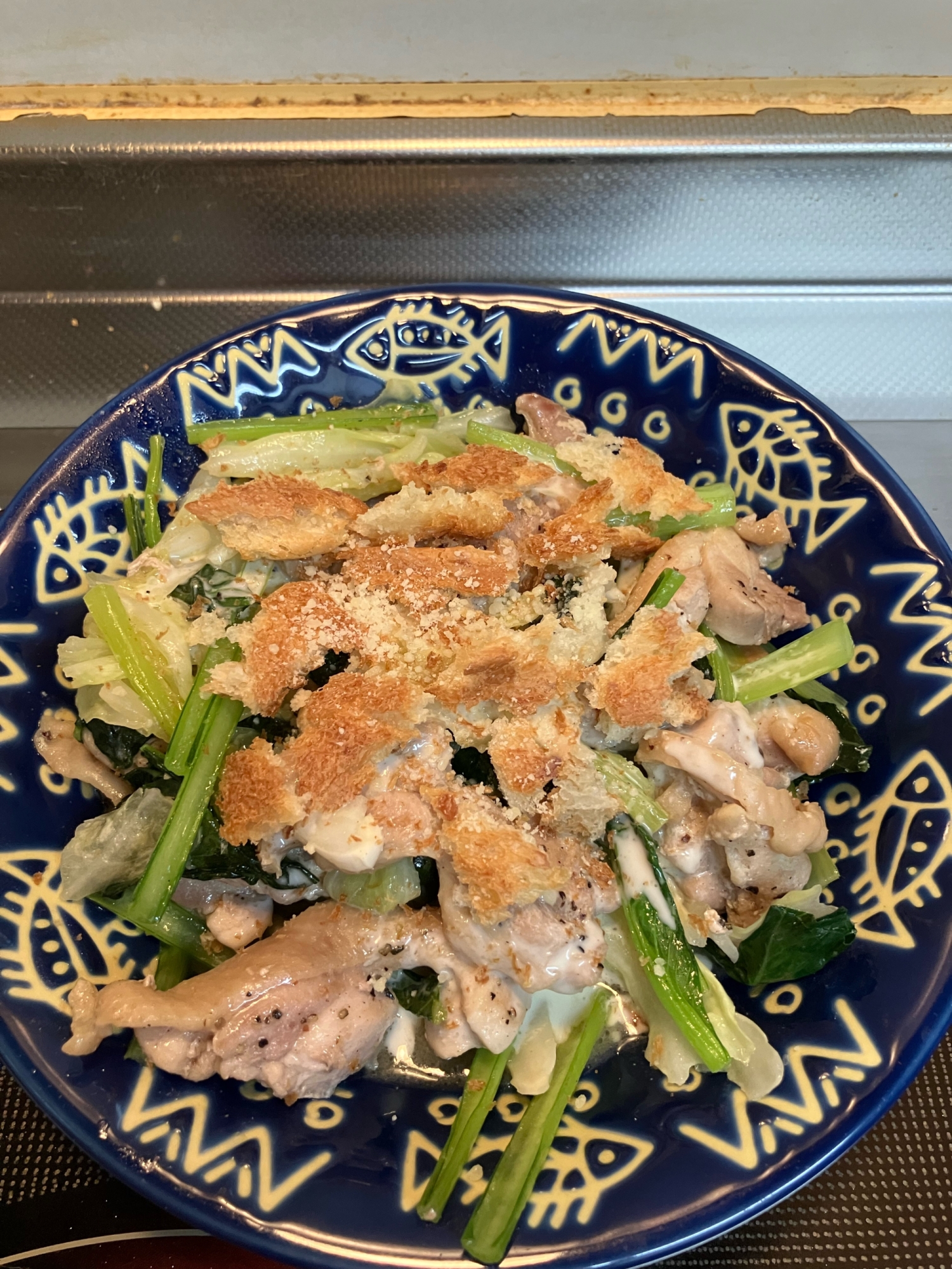 カリカリ♪パンの耳♪鶏肉とキャベツの蒸し焼き^_^