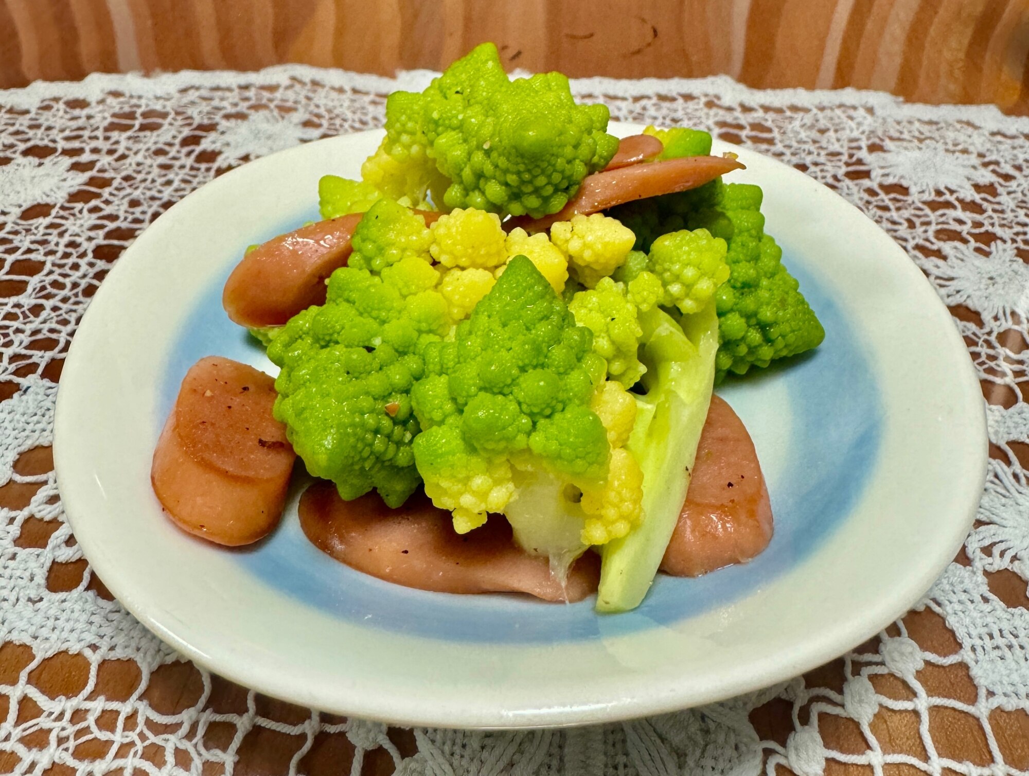 お弁当にもグッ!ウィンナーとロマネスコの☆炒め物 レシピ・作り方 by ぴっとすぅ - 楽天レシピ