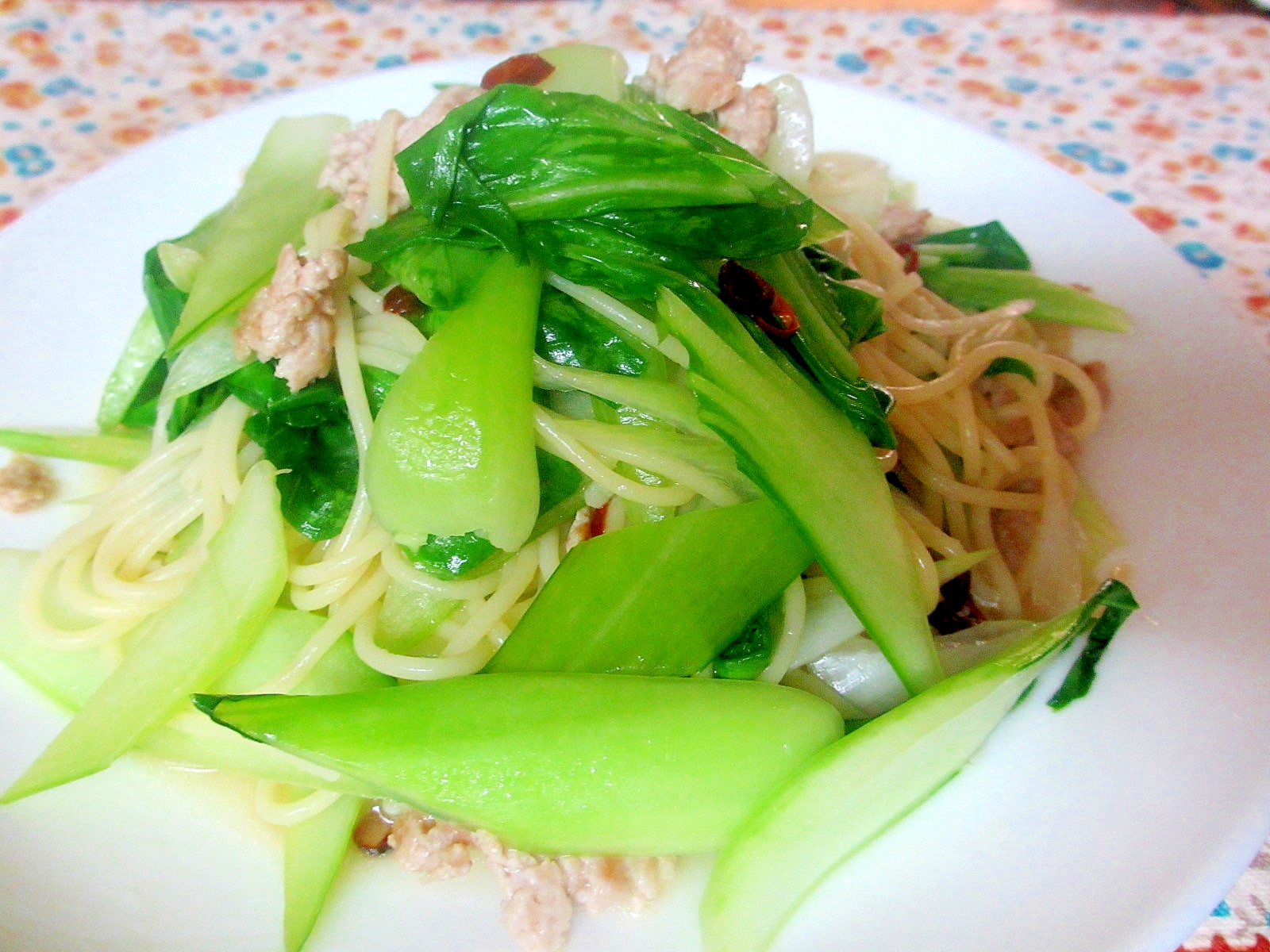 青梗菜とひき肉のアジアンパスタ