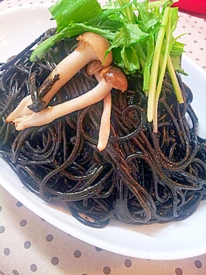 水菜としめじのイカスミパスタ♪