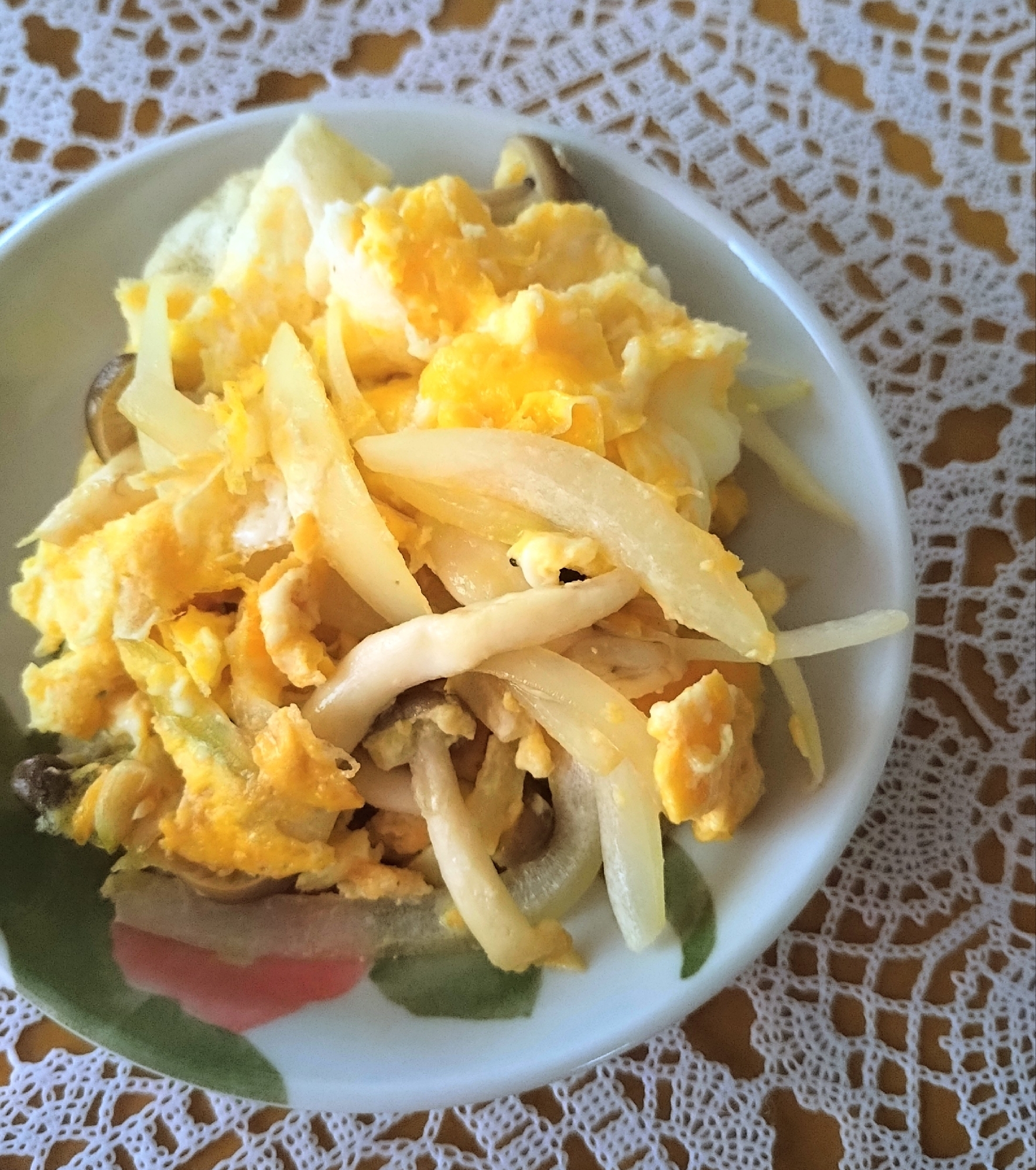 しめじと玉ねぎと卵の炒め物☆
