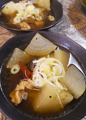 余ったカレー肉で、シンプル豚大根スープ