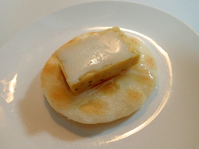 ベビーチーズONサラダ煎餅のトースター焼き