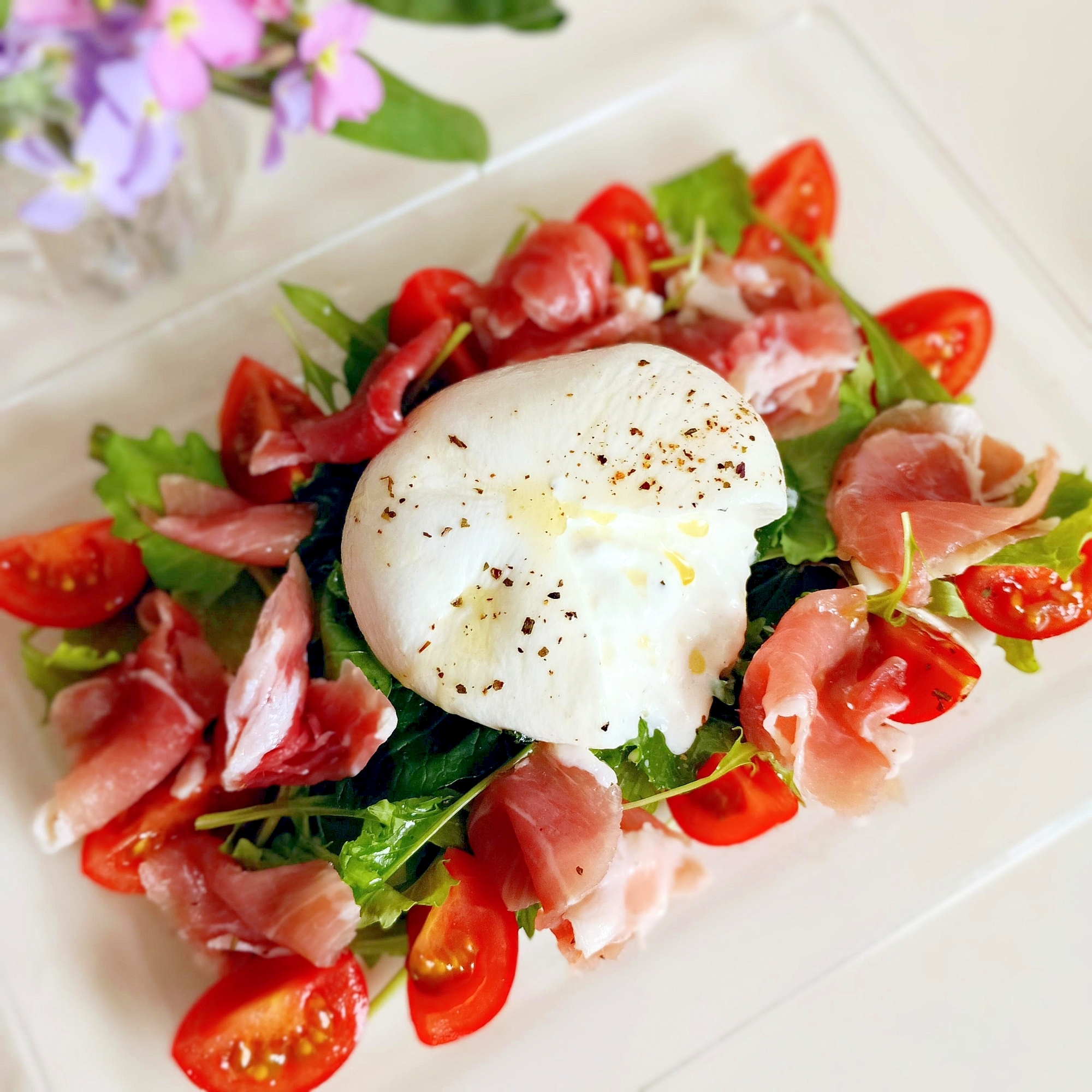 最高ෆブッラータとベビーリーフの生ハムサラダꕤ୭*