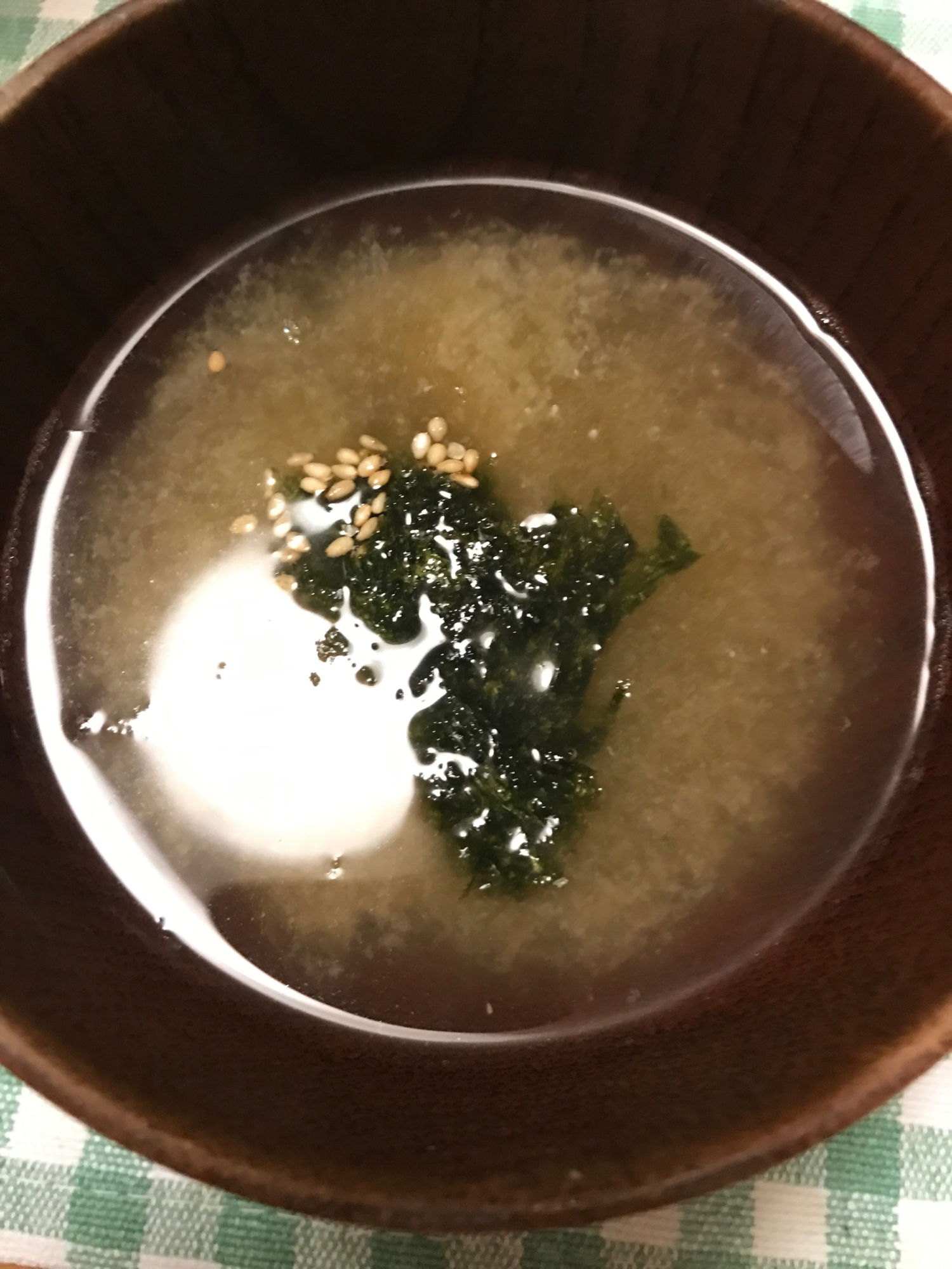 トロロ昆布と味付け海苔、白ごまの簡単味噌汁