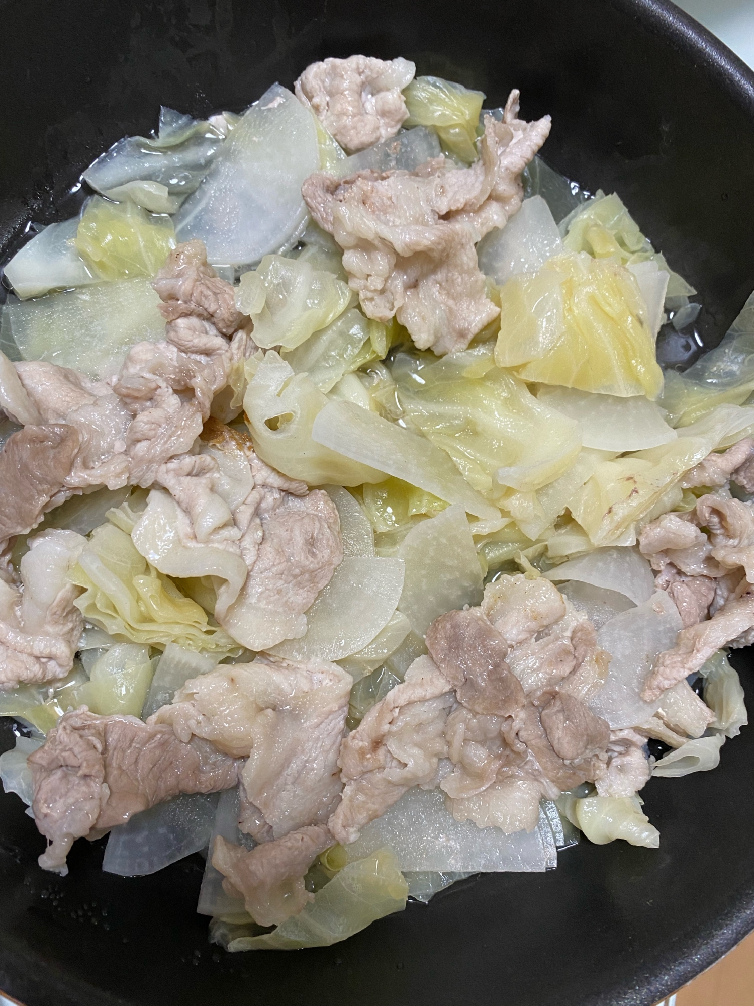 豚肉とキャベツ・大根の酒蒸し