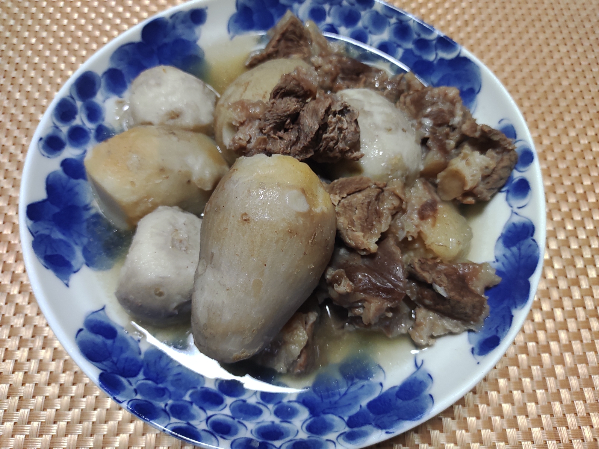 里芋とスジ肉の煮物