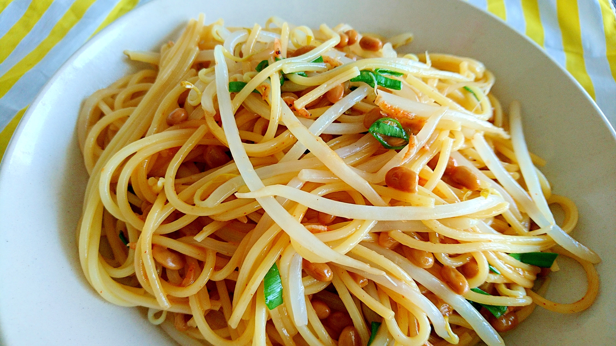 レンチンで作る!もやし納豆のピリ辛パスタ