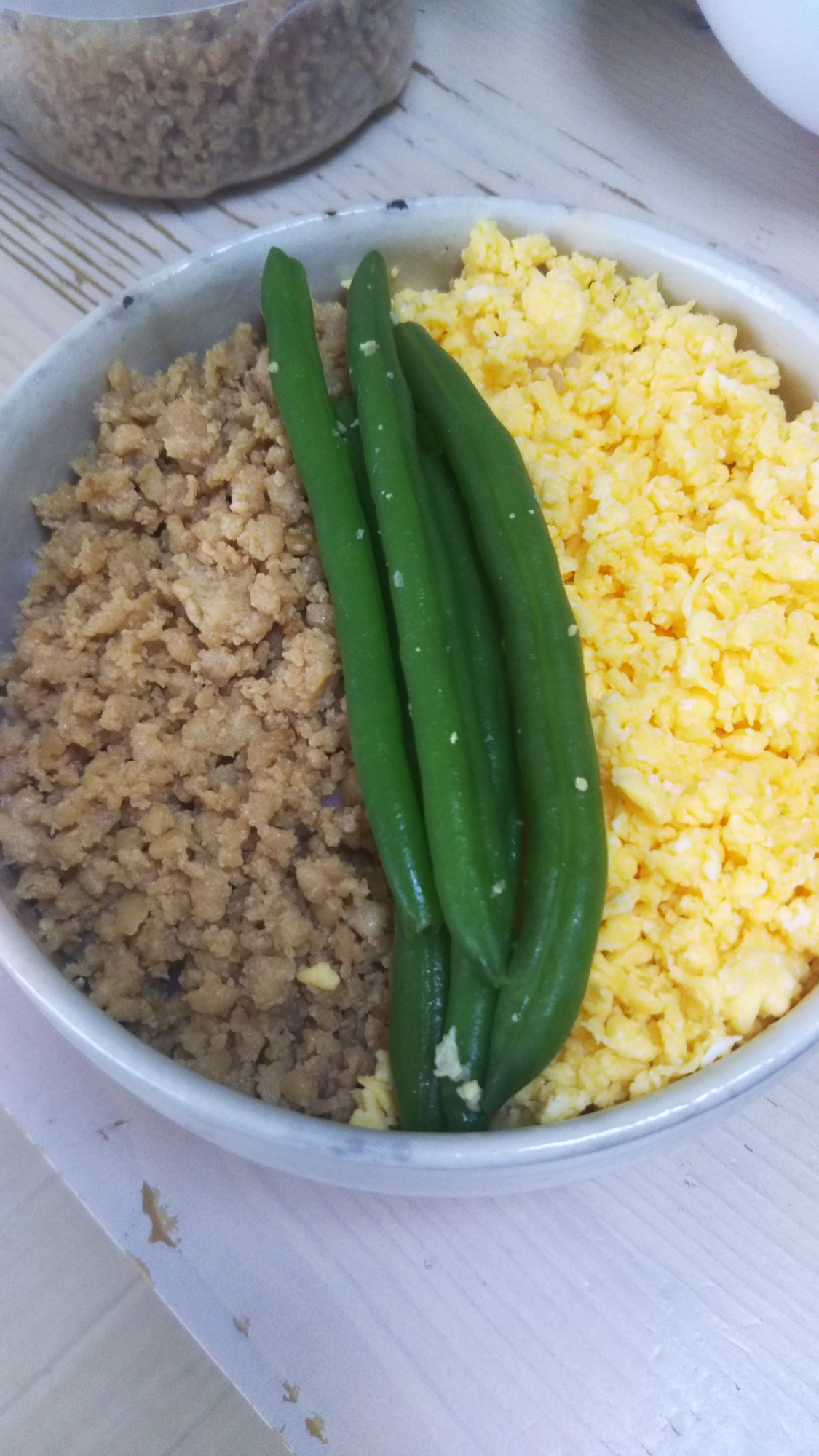 パラパラで、美味しい三色丼