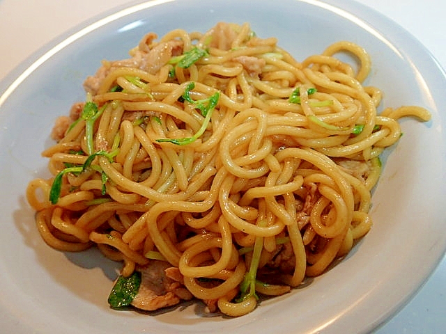 余った焼きそばソースで　豚肉と豆苗の焼きちゃんぽん