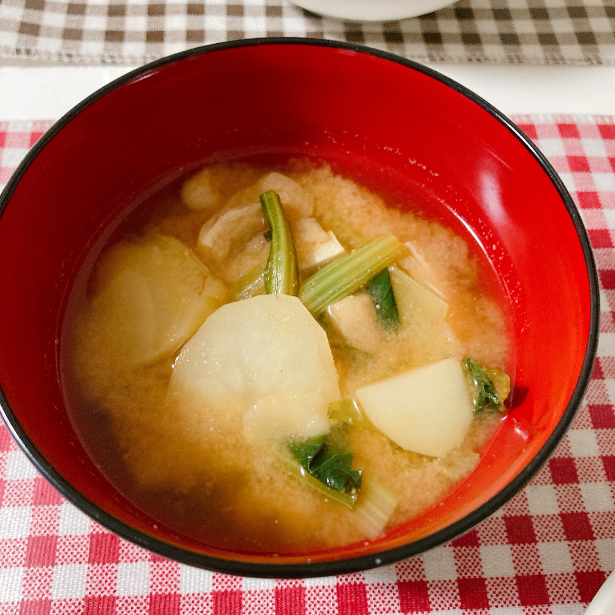 小松菜とジャガイモの味噌汁
