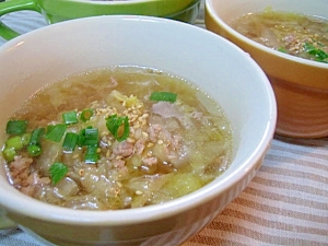 白菜と春雨の豚肉スープ