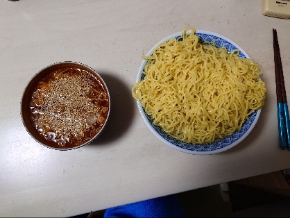 今日は韓国風つけ麺を作りました。同じ韓国料理と言う事で作ったよレポートを送らせて頂きました。