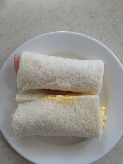 ハムと卵のロールサンドイッチ