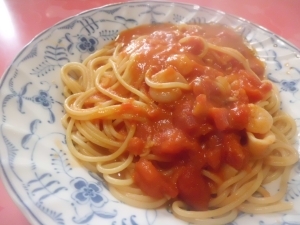 トマト風味海鮮パスタ